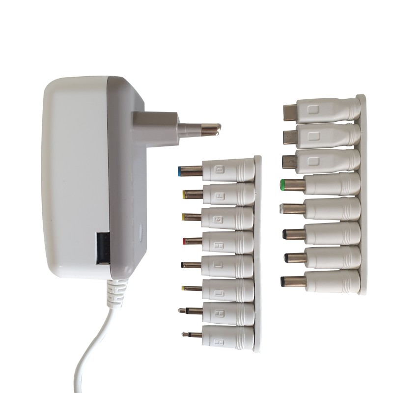 WATT&CO Chargeur universel 3000 mA avec 16 fiches + USB - 2000mA
