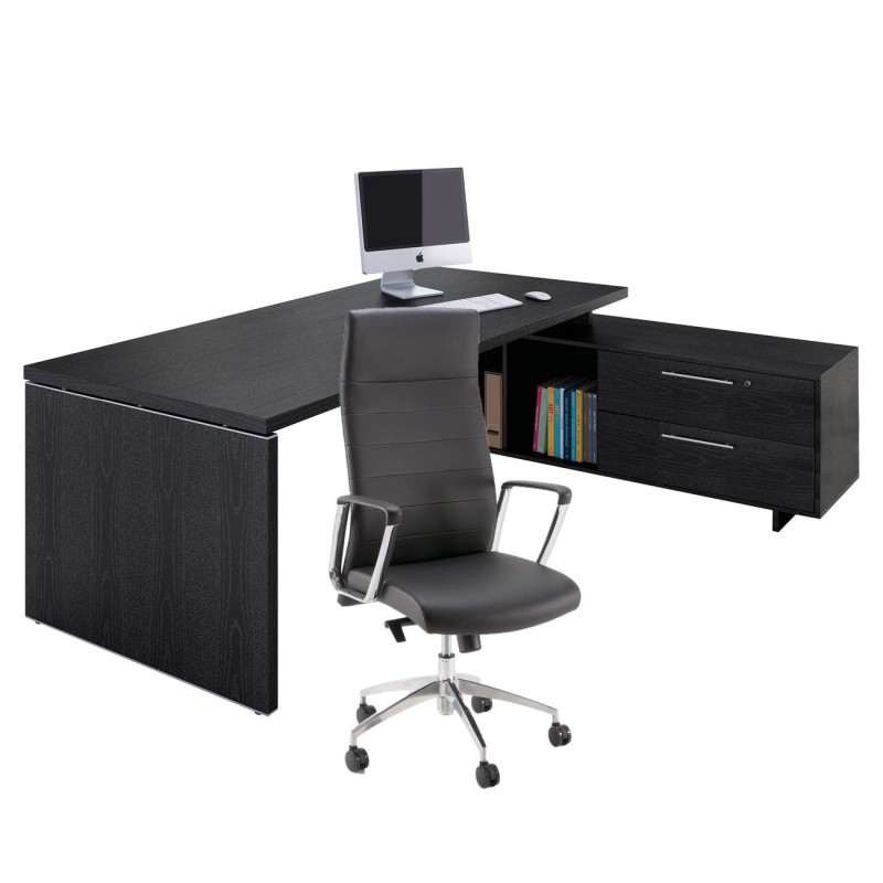 Pack Direction Bureau Flore avec retour suspendu - L.225 x P.170 cm - Plateau Frêne noir - Pieds panneaux + Fauteuil Nell simili cuir Noir